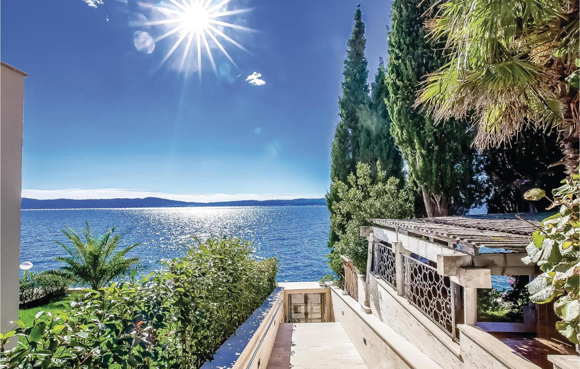 2 Bedroom Lovely Apartment In Crikvenica Bagian luar foto