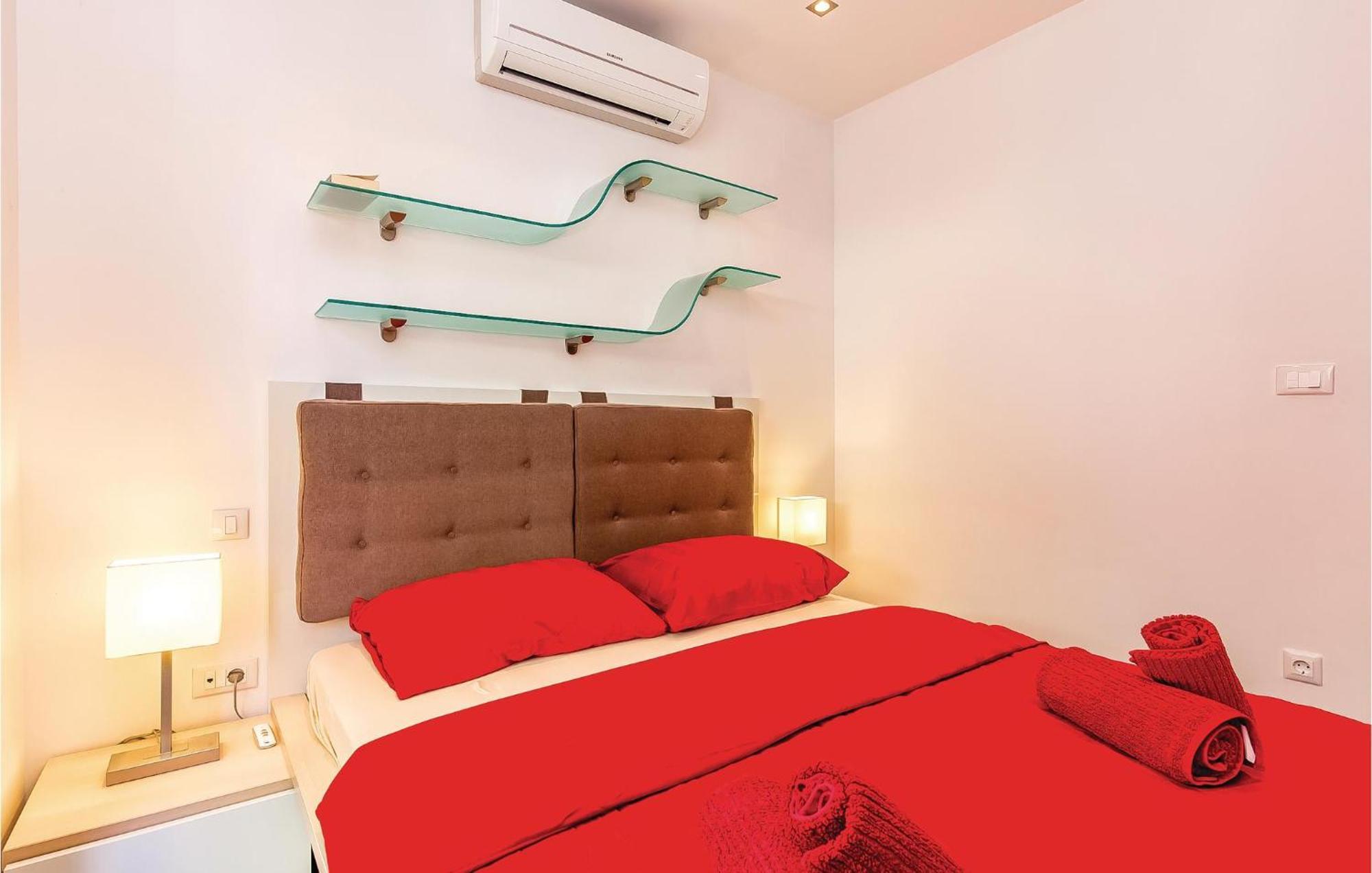 2 Bedroom Lovely Apartment In Crikvenica Bagian luar foto