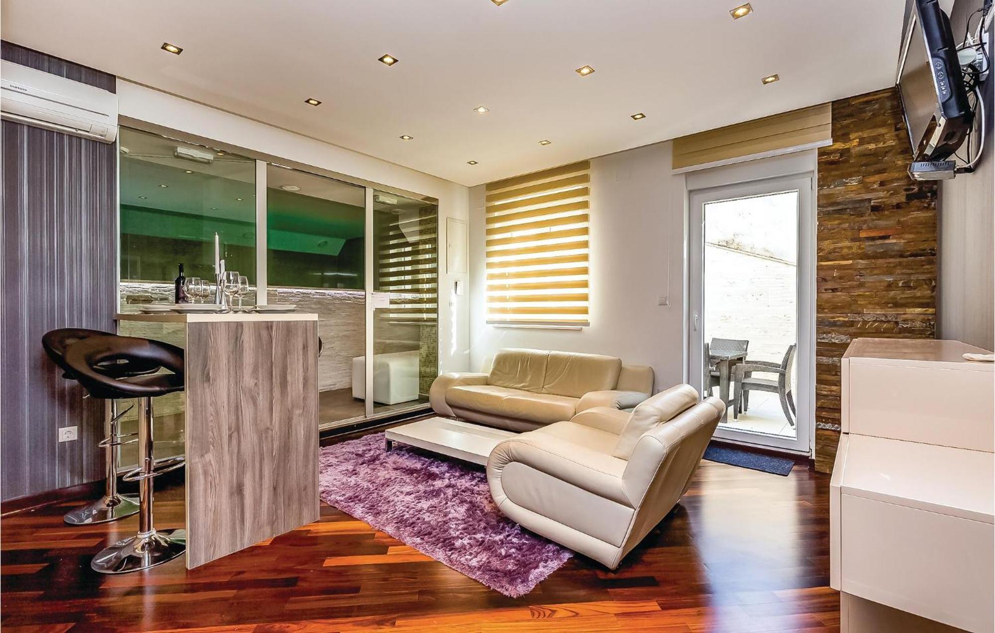 2 Bedroom Lovely Apartment In Crikvenica Bagian luar foto