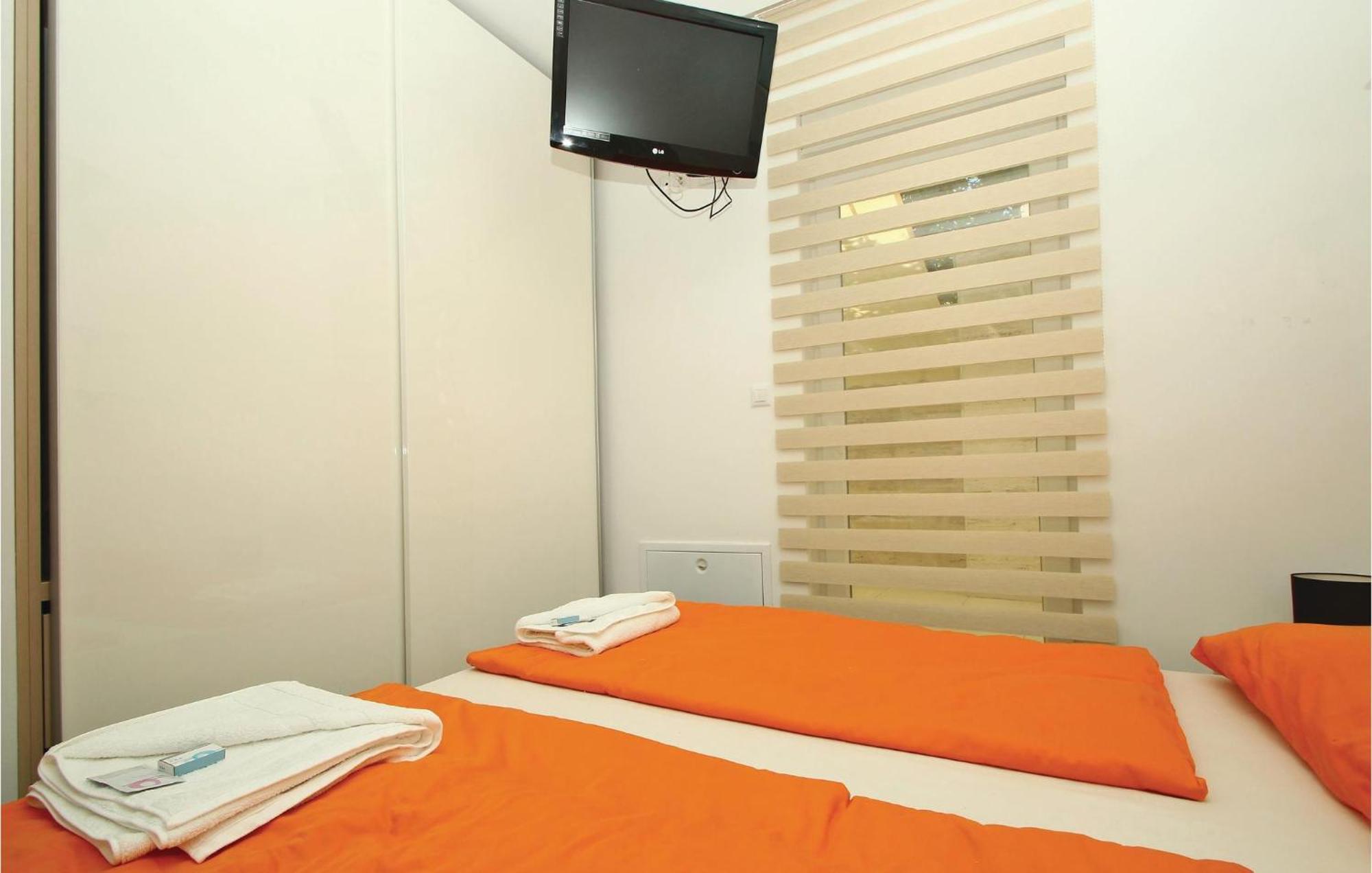 2 Bedroom Lovely Apartment In Crikvenica Bagian luar foto