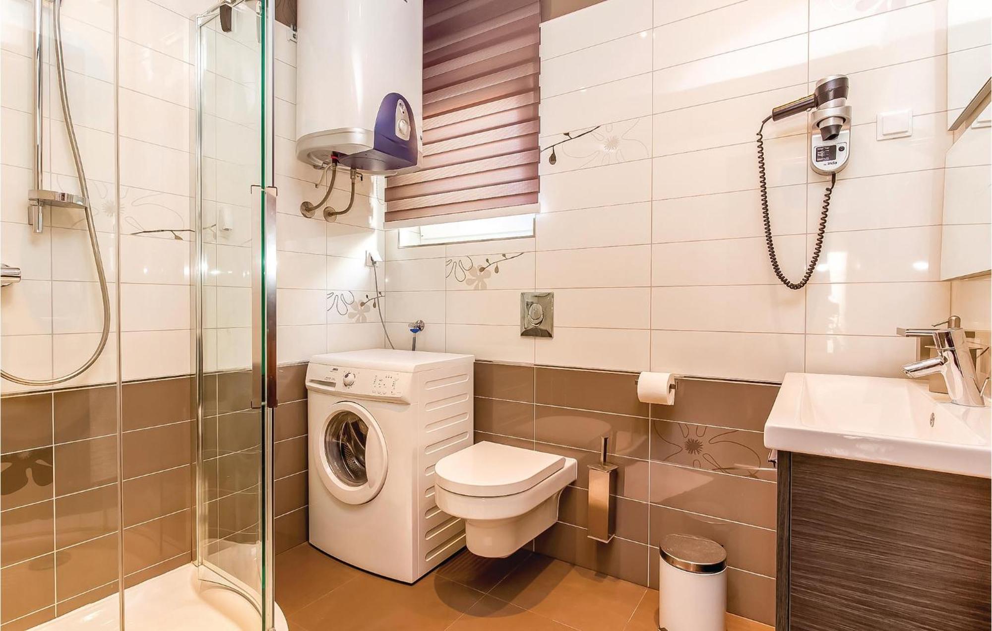 2 Bedroom Lovely Apartment In Crikvenica Bagian luar foto