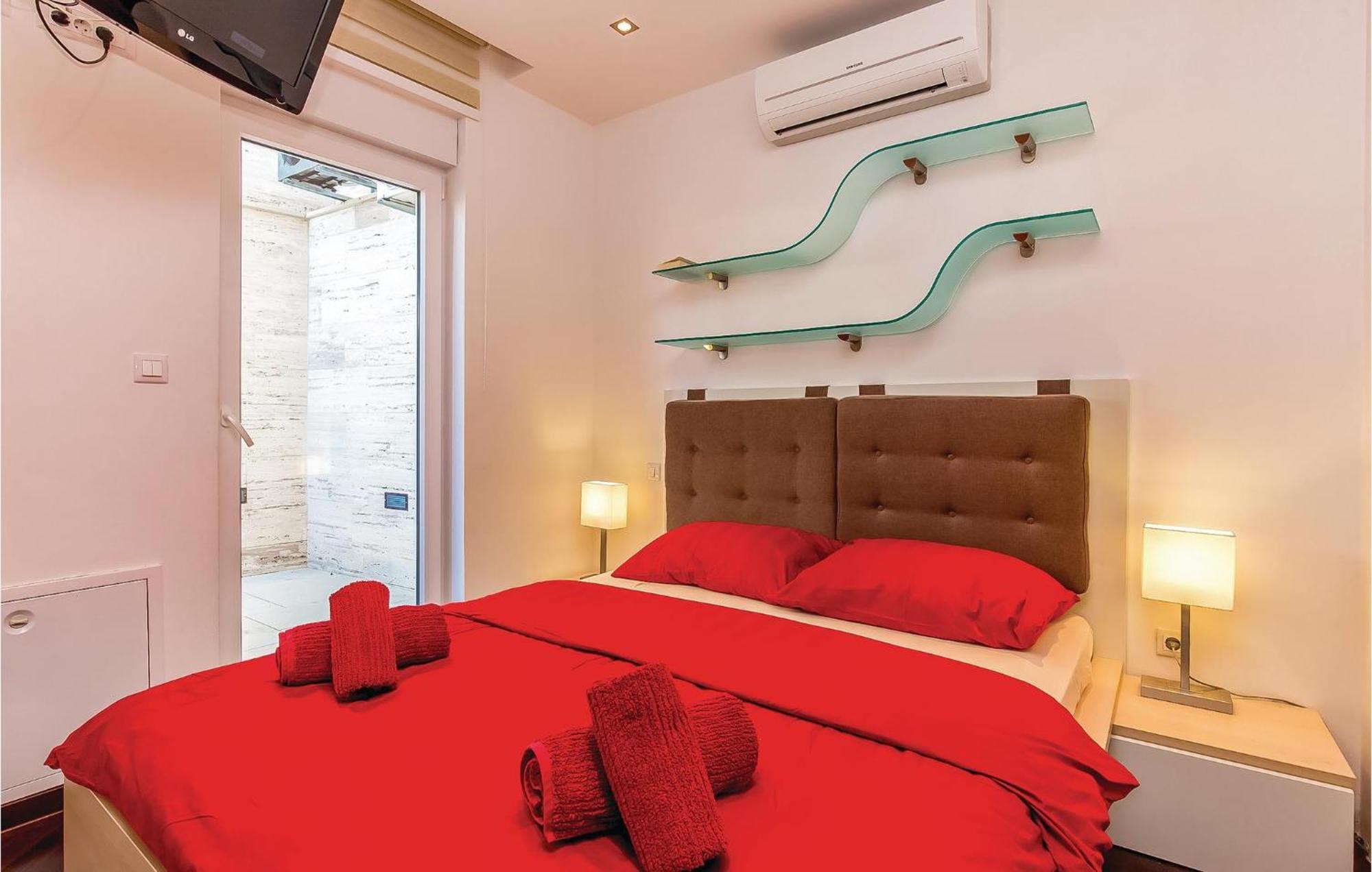 2 Bedroom Lovely Apartment In Crikvenica Bagian luar foto