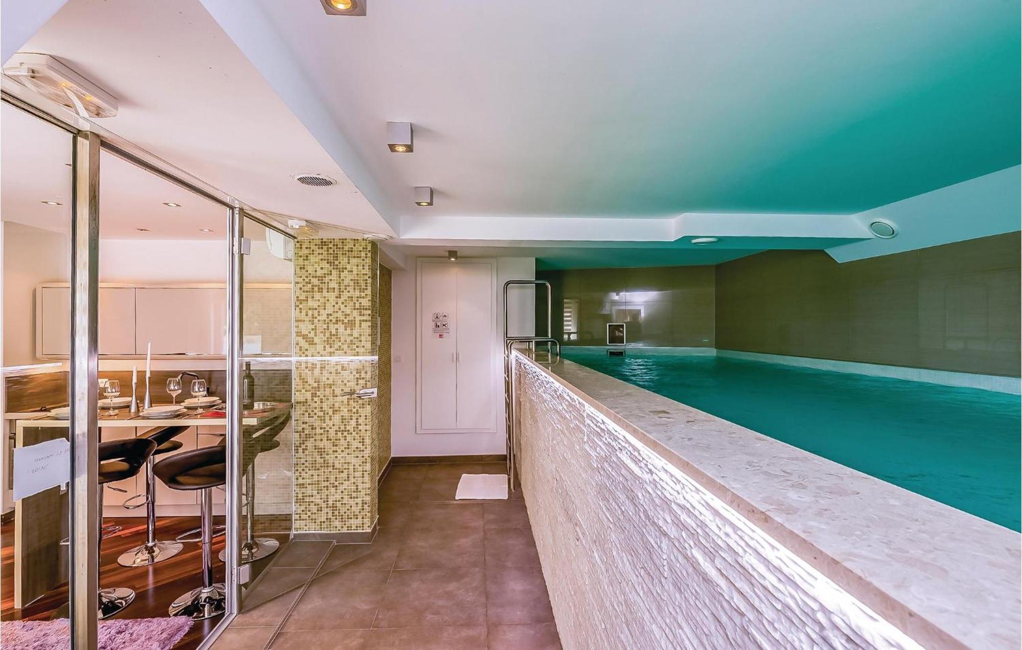 2 Bedroom Lovely Apartment In Crikvenica Bagian luar foto